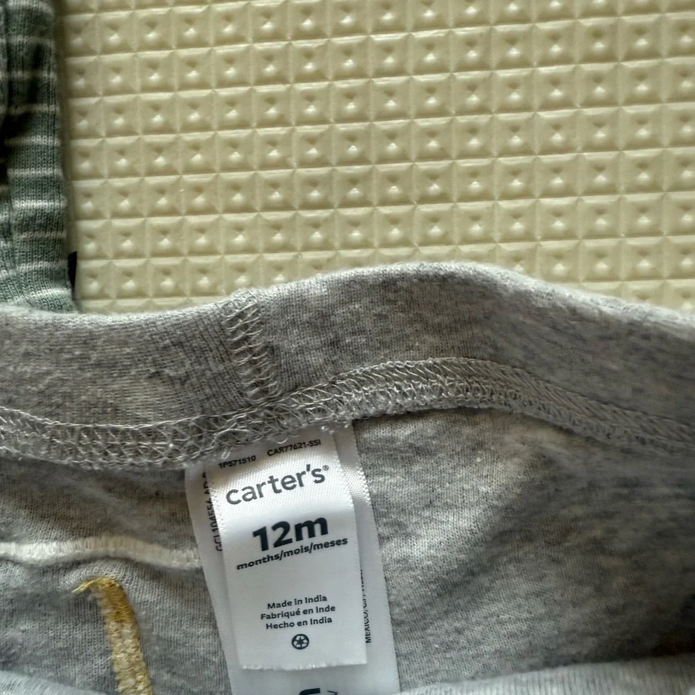 Carters|Baby gender neutral outfit,Striped Green onesie and Gray leggings•••12M